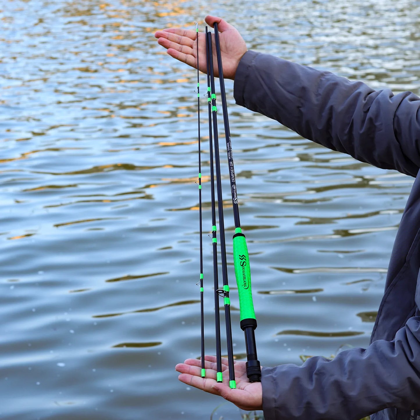 Sougayilang 2.7M UltraLight Fly Fishing Rod 9ft for 5/6wt 4 Sections Freshwater Fly Fishing Rods for Trout Salmon Fishing Tackle